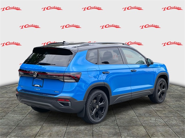 2025 Volkswagen Taos SE photo 2