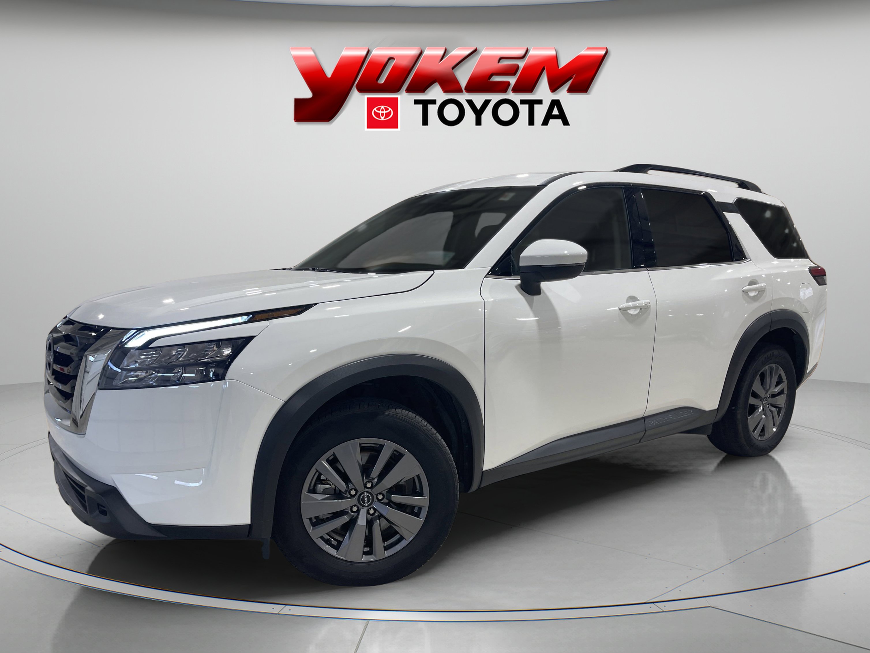 2025 Nissan Pathfinder SV's photo