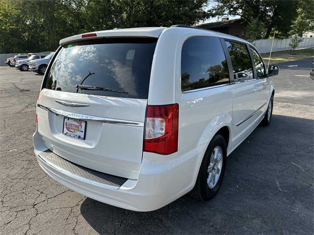 2012 Chrysler Town & Country Touring photo 6