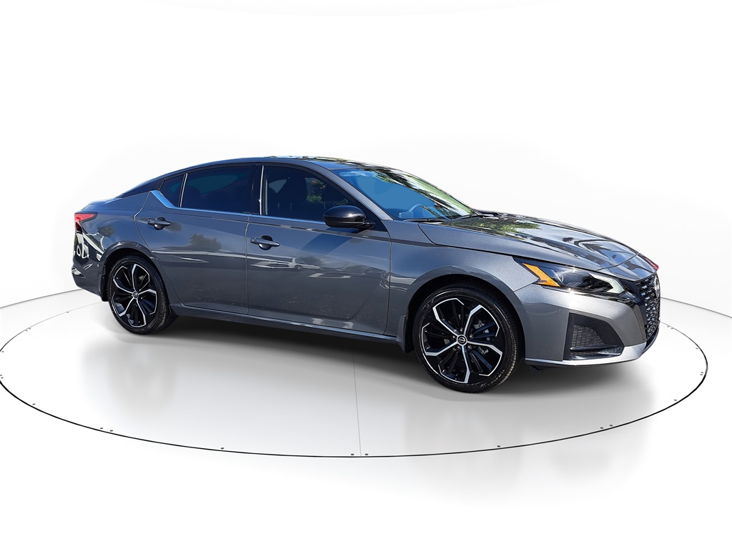 2025 Nissan Altima 2.5 SR photo 2