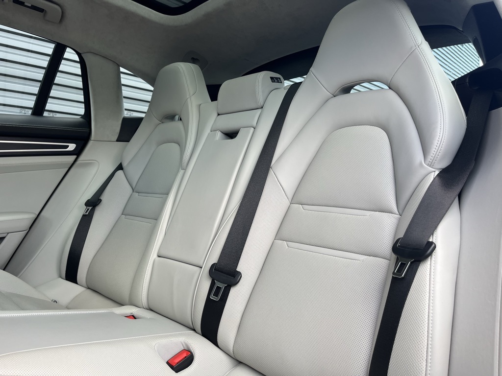 2020 Porsche Panamera Sport Turismo GTS photo 27