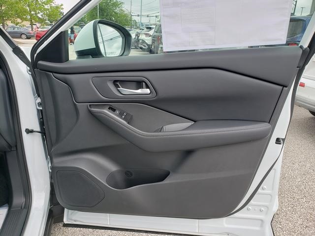 2025 Nissan Rogue SV photo 19