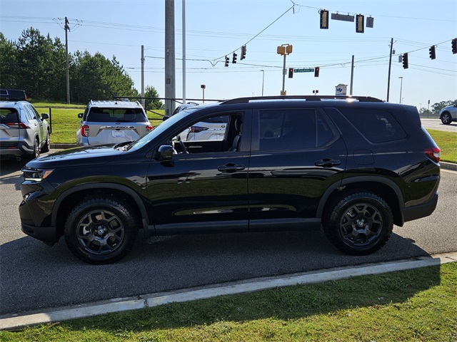 2025 Honda Pilot TrailSport photo 3