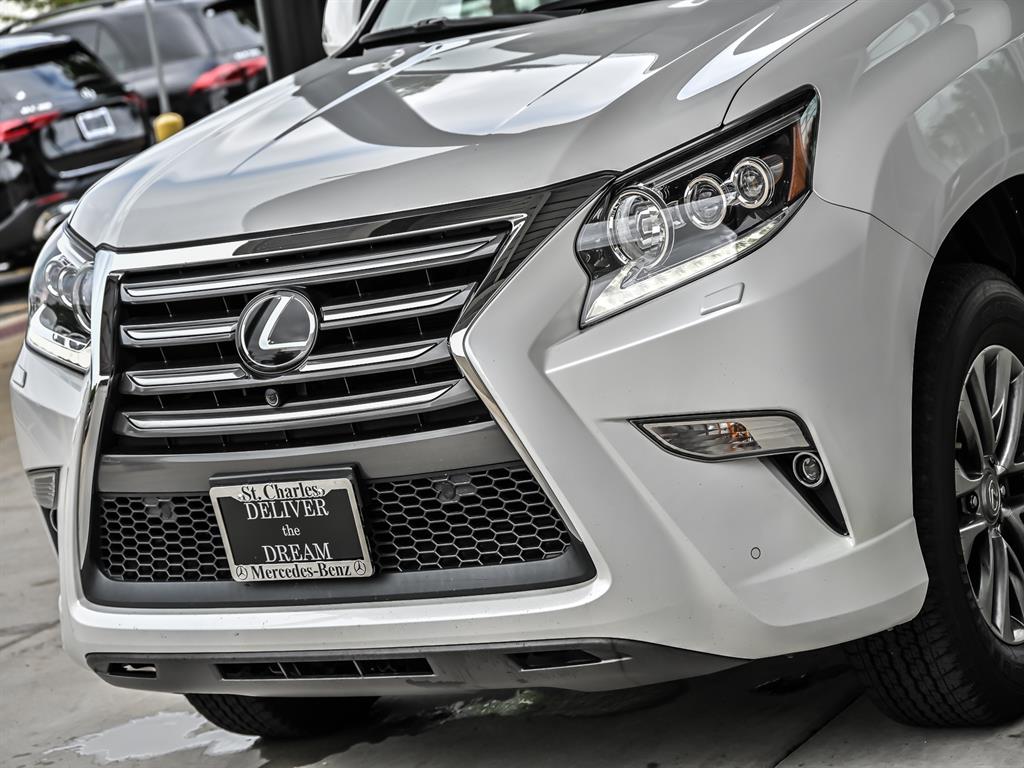 2019 Lexus GX 460 Luxury photo 2