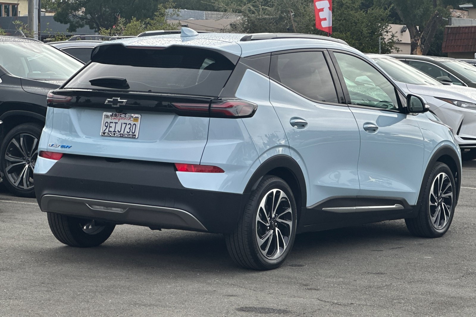 2023 Chevrolet Bolt EUV Premier photo 2