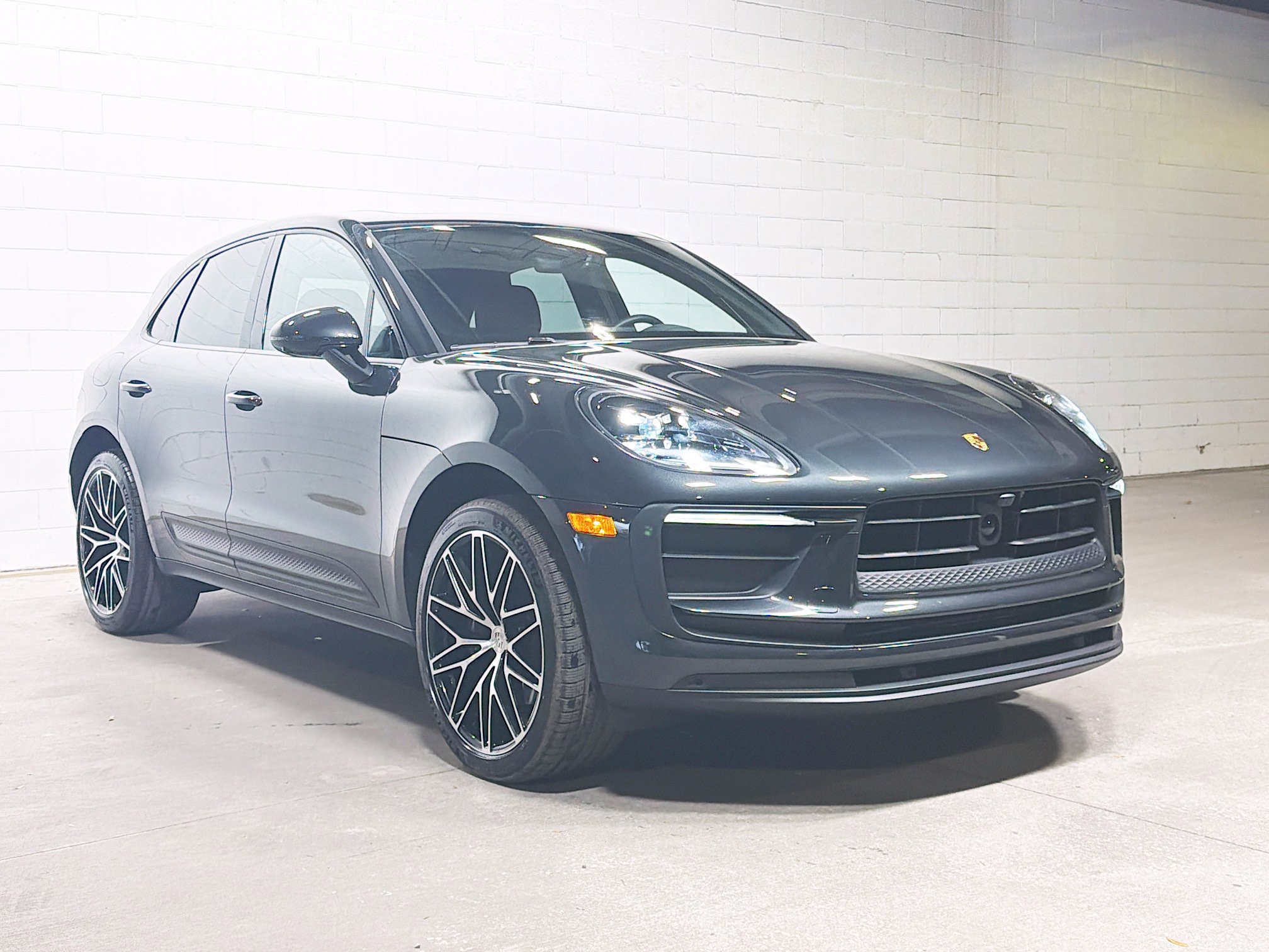 2025 Porsche Macan T photo 3