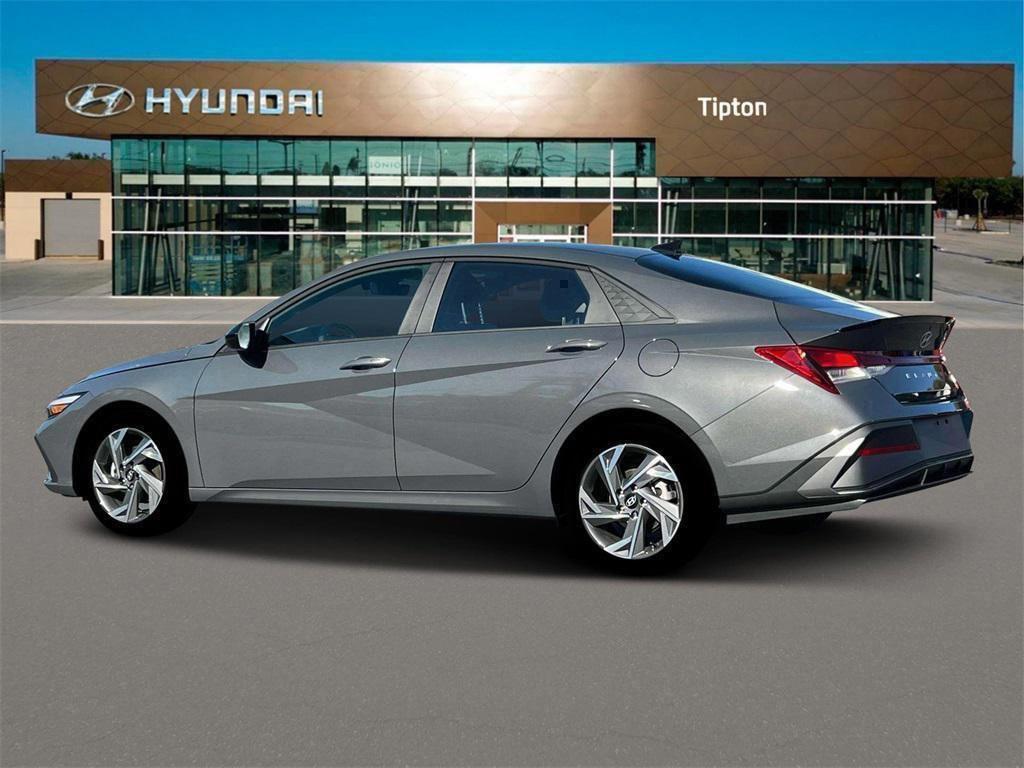 2025 Hyundai Elantra SEL Sport photo 4
