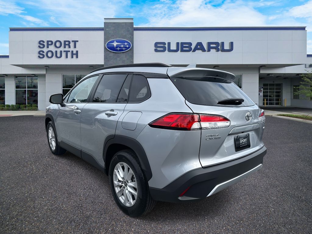 2024 Toyota Corolla Cross LE photo 4