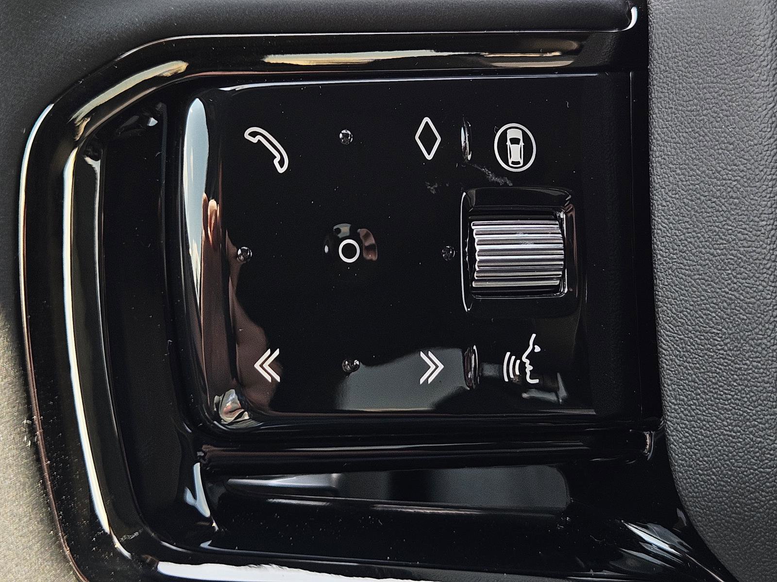 2026 Land Rover Range Rover Evoque Dynamic SE photo 11