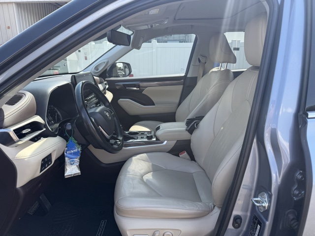 2022 Toyota Highlander Limited photo 4