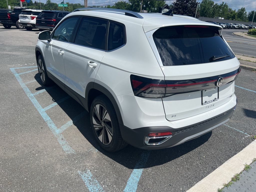 2025 Volkswagen Taos SE photo 6