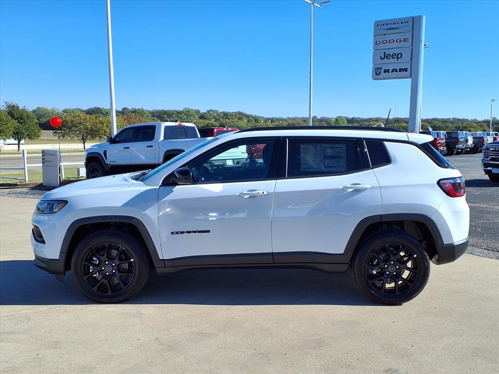 2026 Jeep Compass Latitude Altitude photo 4