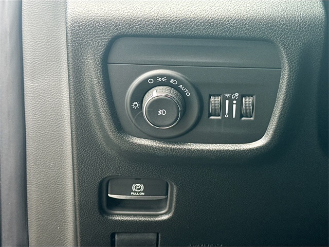 2025 Jeep Grand Cherokee Limited photo 2