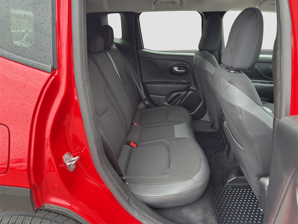 2023 Jeep Renegade Latitude Upland photo 19