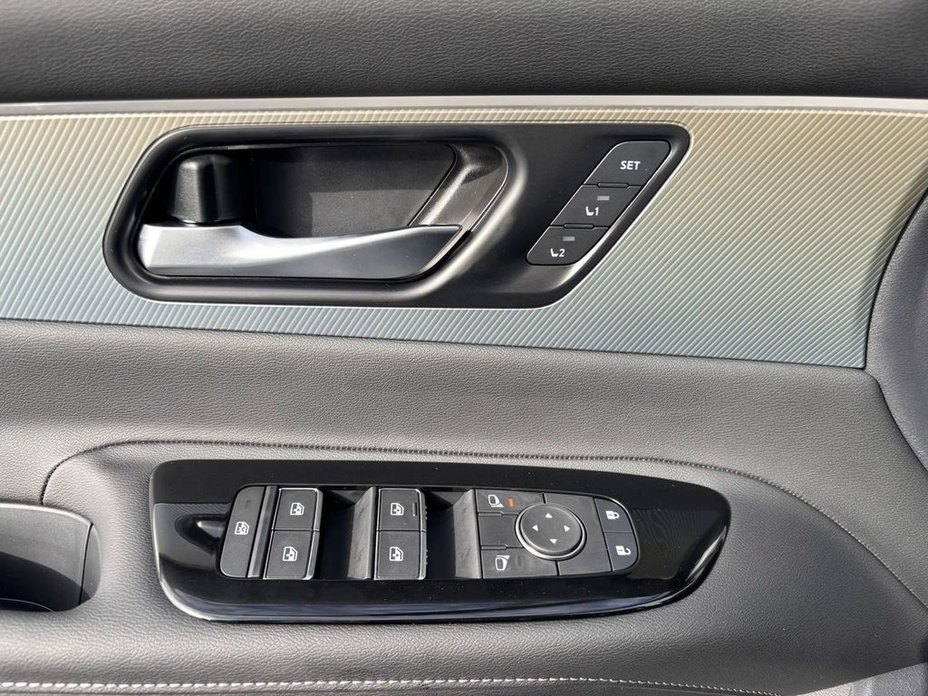 2025 Nissan Murano SL photo 18