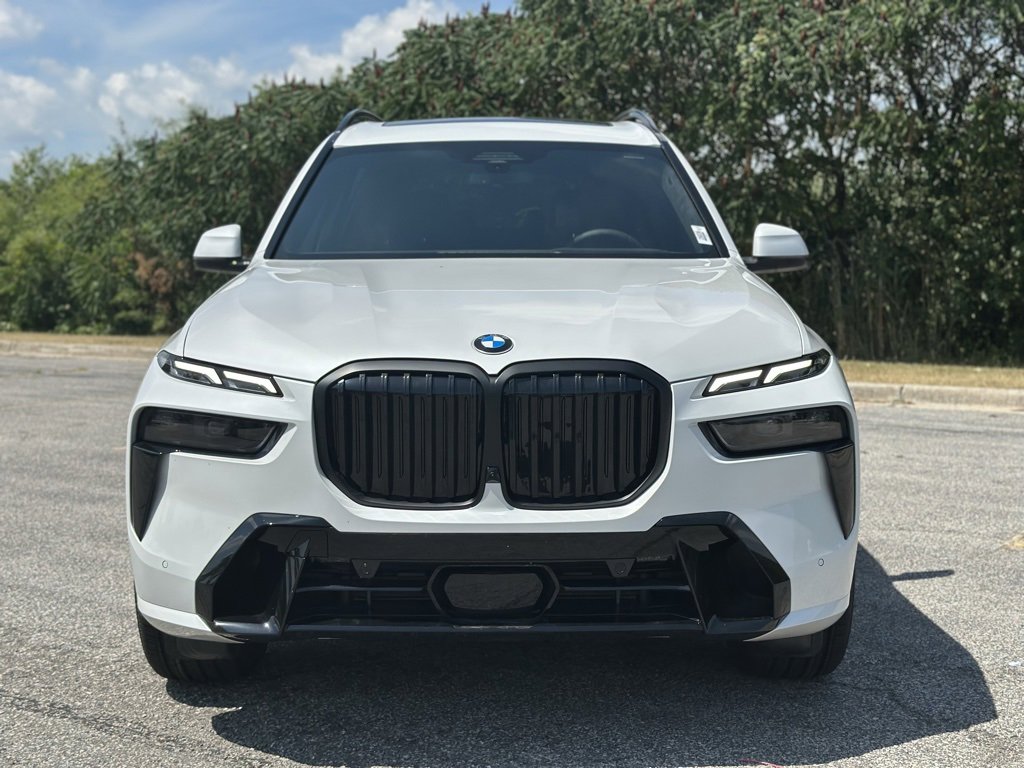 New 2026 Mineral White Metallic BMW xDrive40i image 2