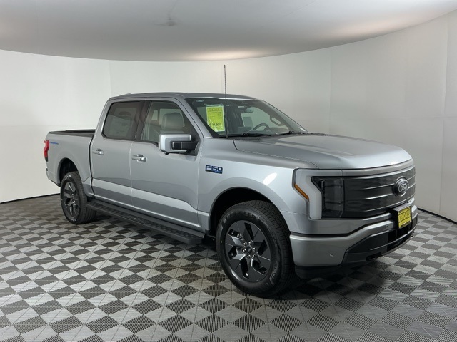 2025 Ford F-150 Lightning Lariat photo 3