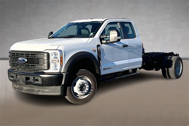 2025 Ford F-550 Super Duty Chassis Cab XL's photo