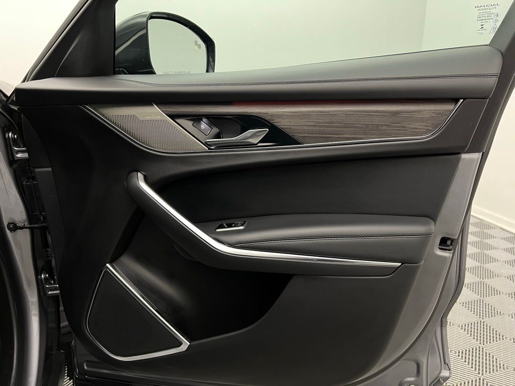 2022 Jaguar F-PACE P250 S photo 17