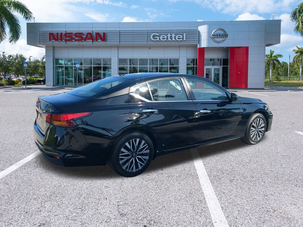 2024 Nissan Altima 2.5 SV photo 4