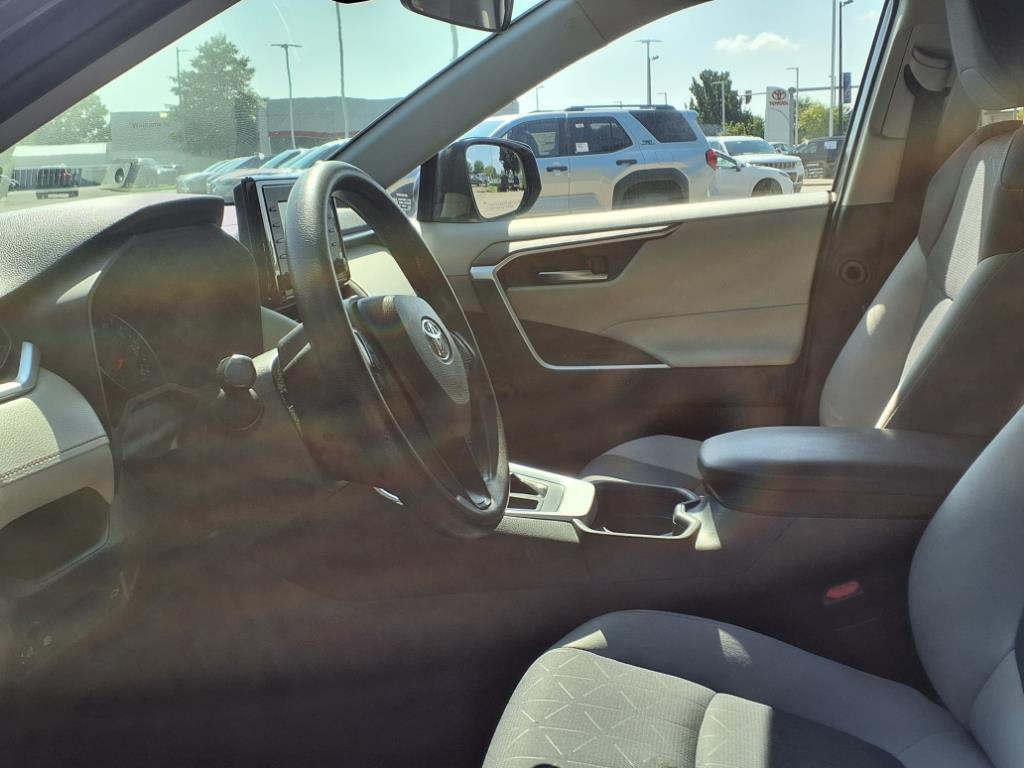 2019 Toyota RAV4 XLE photo 12