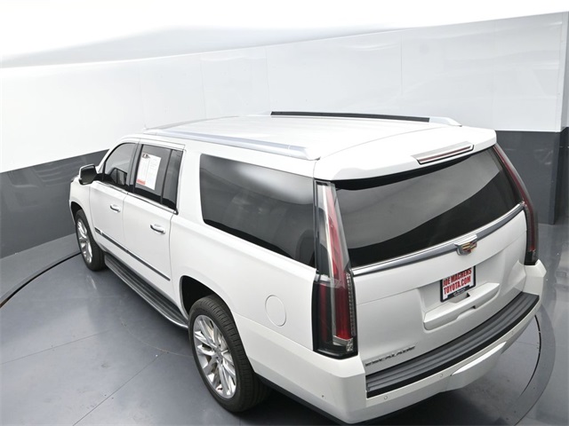 2017 Cadillac Escalade ESV Luxury photo 23