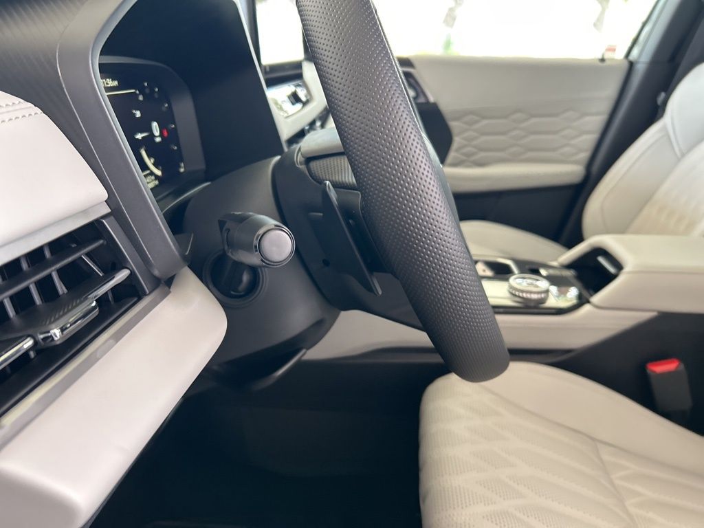 2025 Mitsubishi Outlander Black Edition photo 39