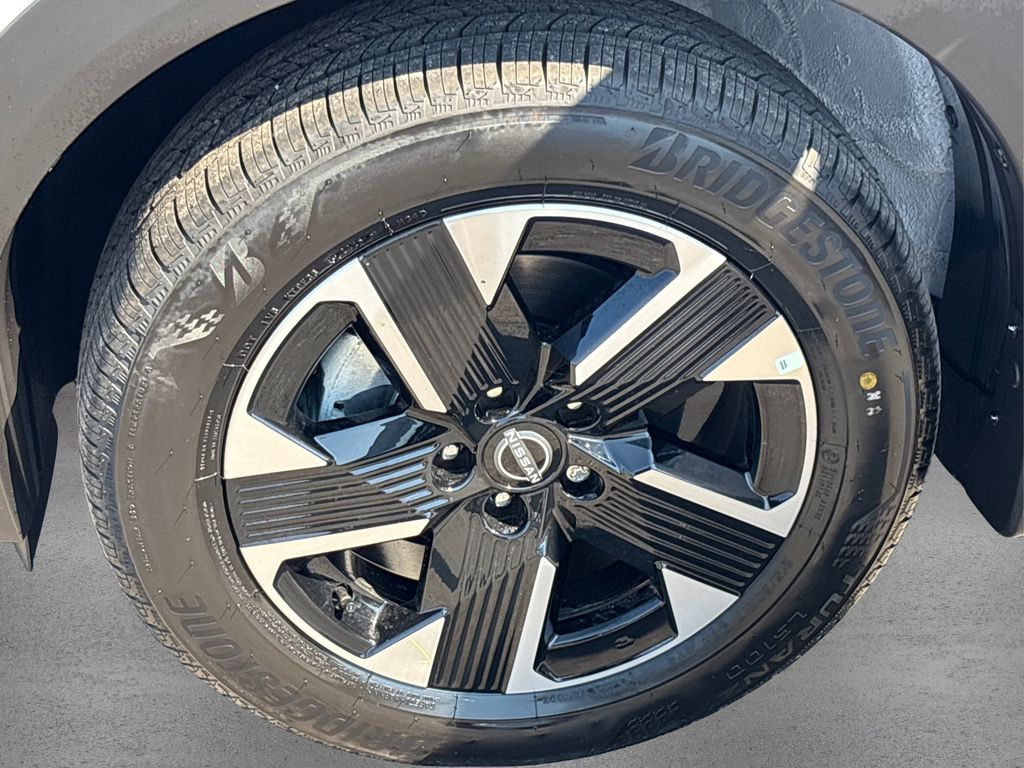 2025 Nissan Kicks SV photo 12