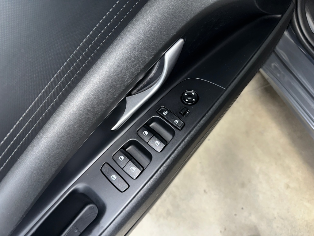 2023 Hyundai Elantra SE photo 4