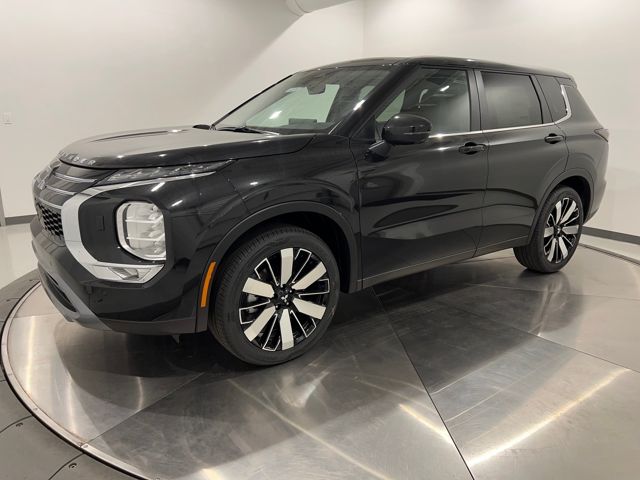 2025 Mitsubishi Outlander SE's photo