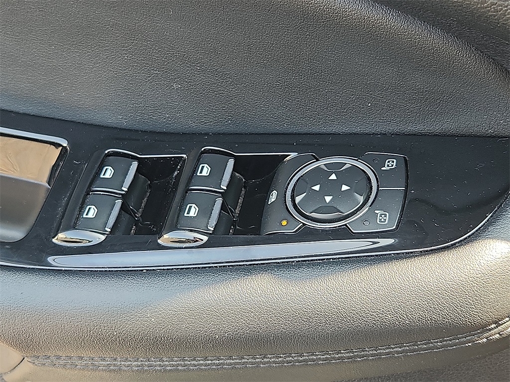 2020 Ford Edge SEL photo 24