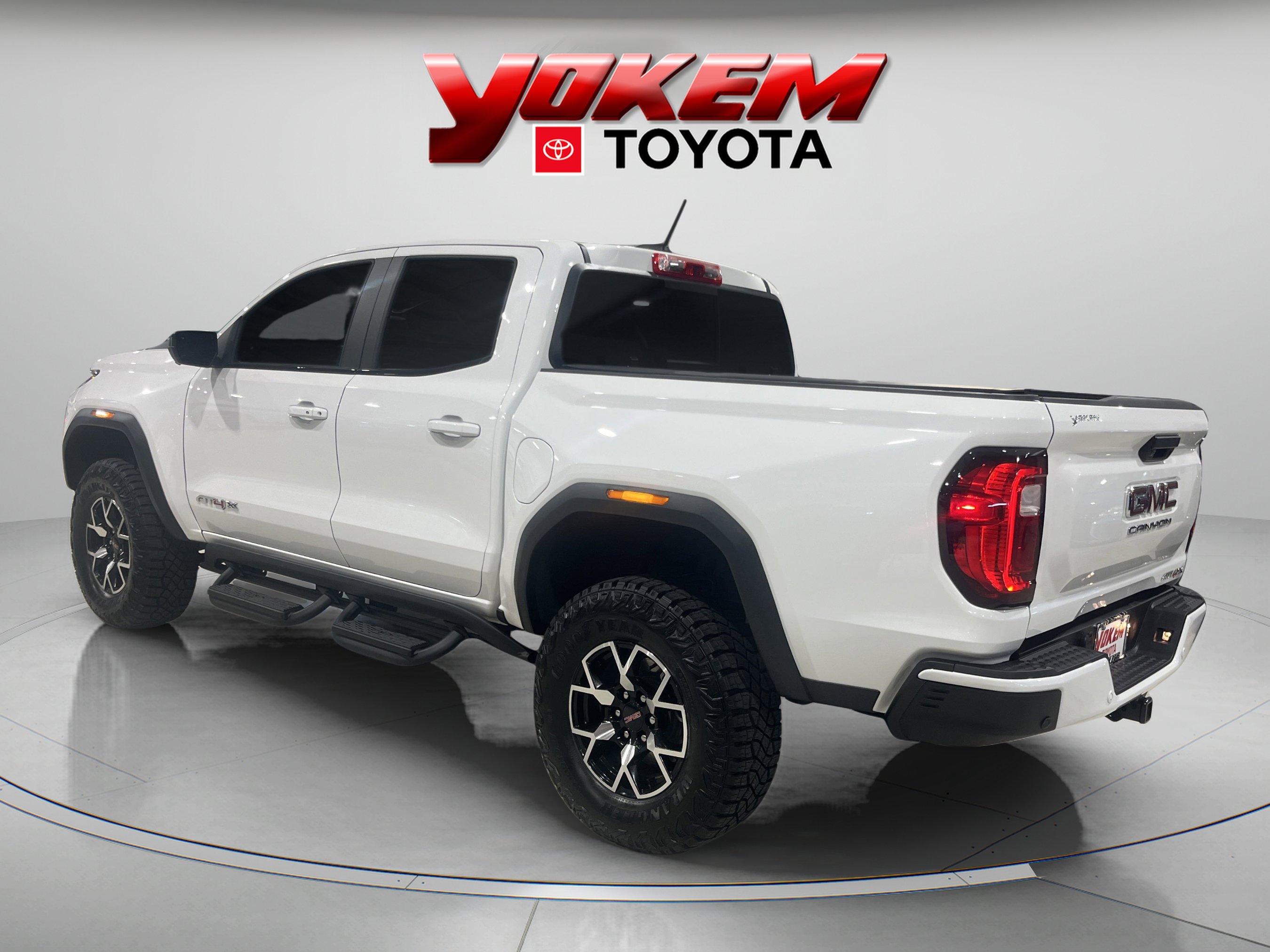 2024 Gmc Canyon AT4X photo 3
