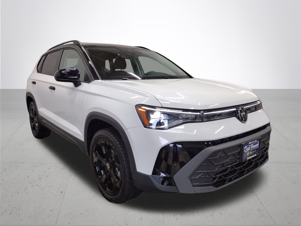 2025 Volkswagen Taos SE photo 4