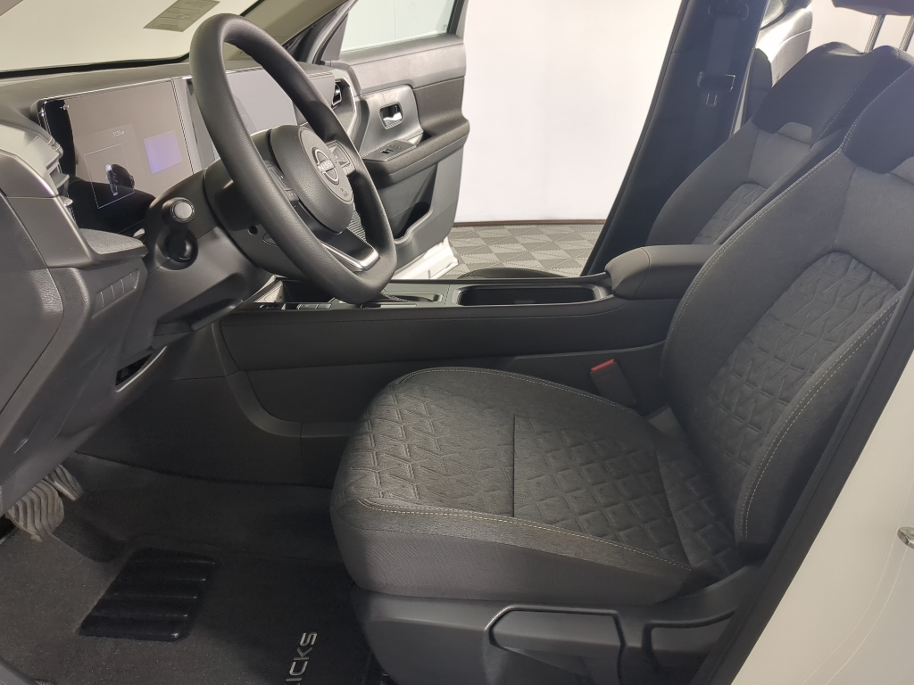 2026 Nissan Kicks SV photo 9