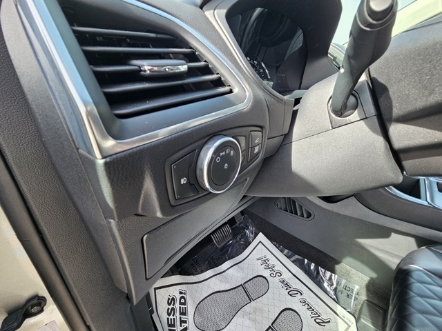 2024 Ford Edge Titanium photo 9