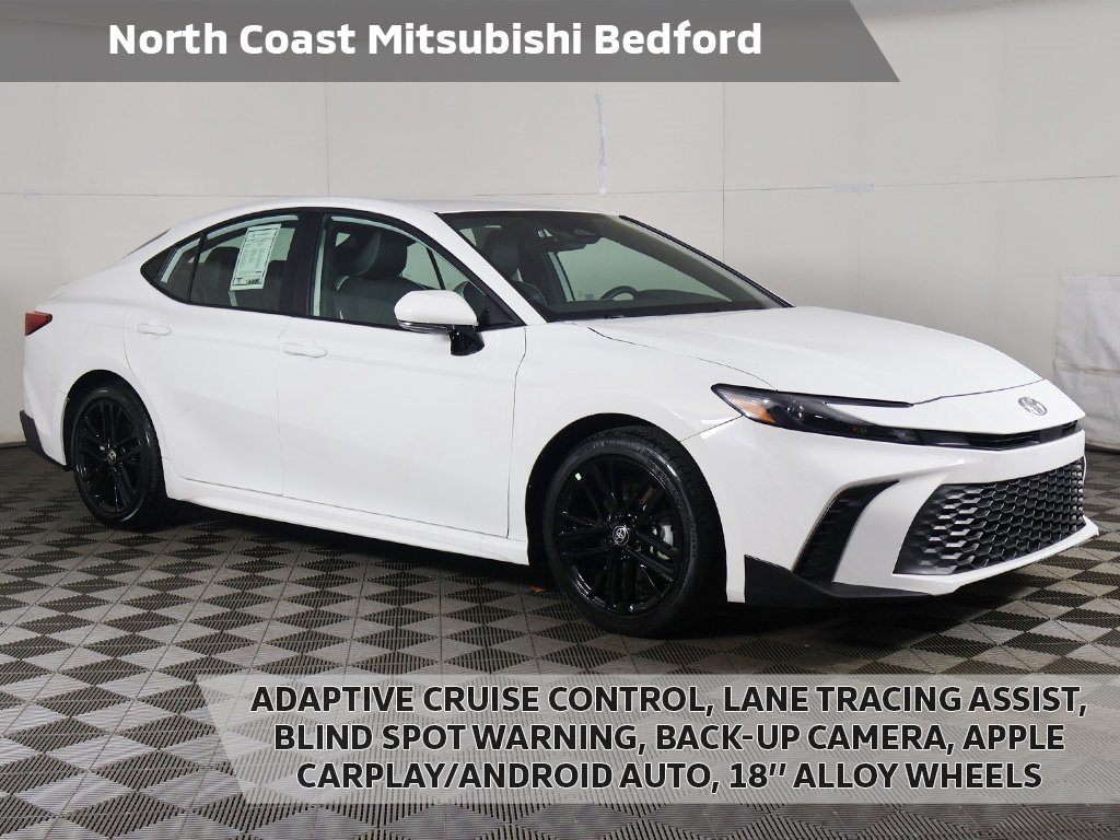 2025 Toyota Camry SE's photo