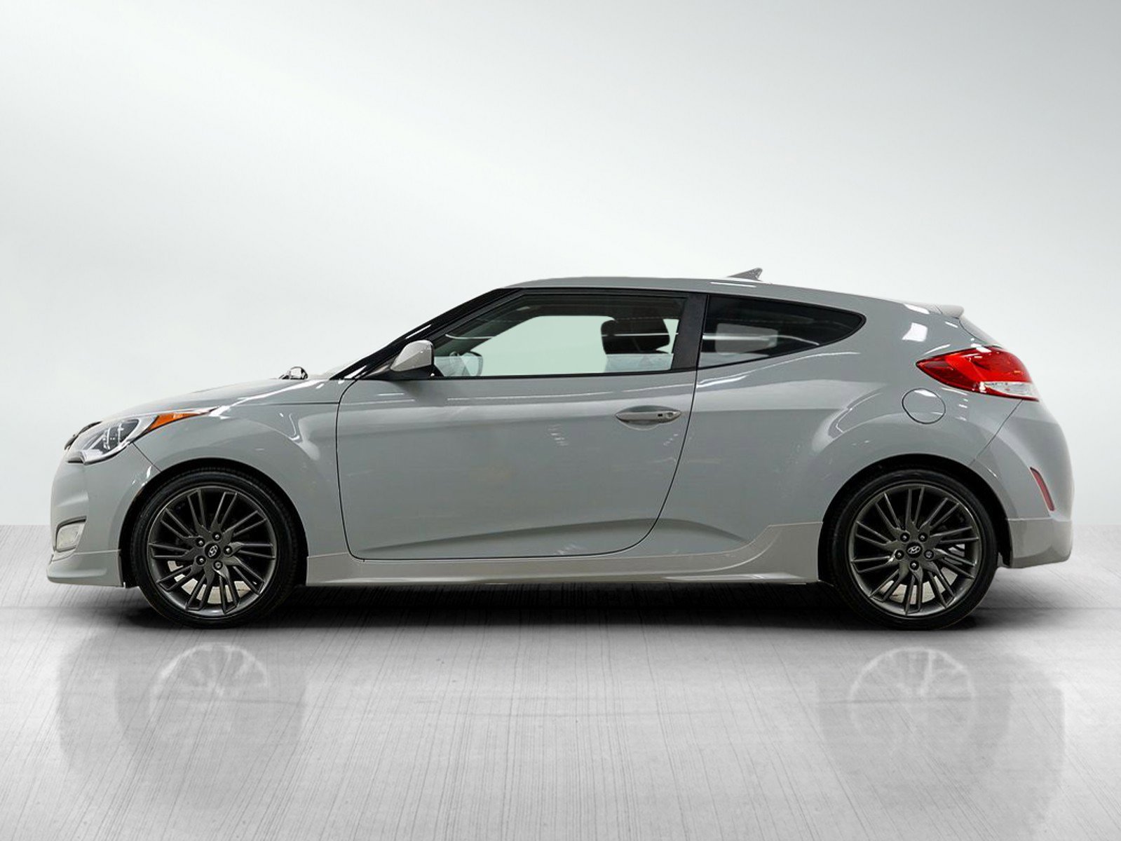 Used 2013 Hyundai Veloster Base with VIN KMHTC6ADXDU129219 for sale in Minneapolis, Minnesota