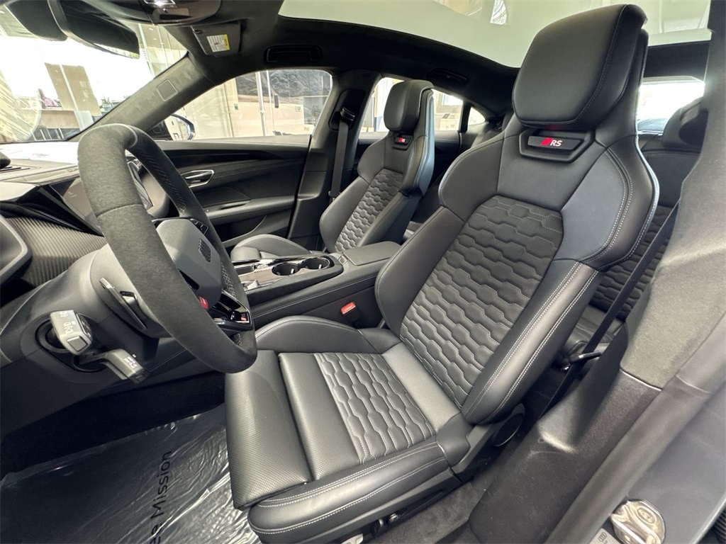2025 Audi RS e-tron GT Base photo 11