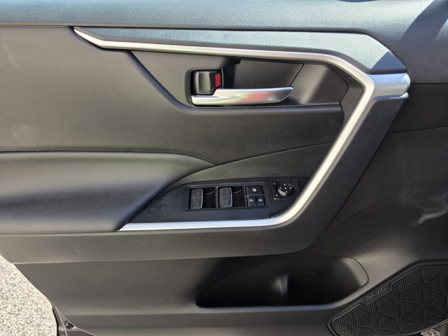 2024 Toyota RAV4 Hybrid XLE photo 10