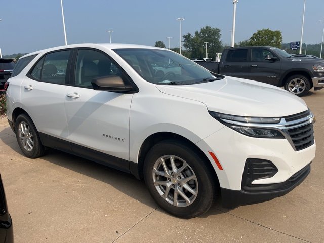 Used 2022 Chevrolet Equinox LS with VIN 2GNAXHEV3N6124465 for sale in Fort Madison, IA