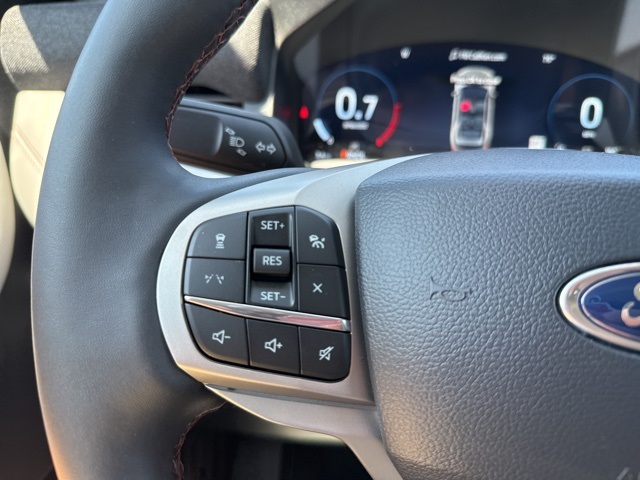 2025 Ford Explorer photo 32