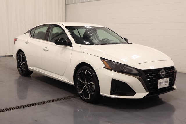 2024 Nissan Altima 2.5 SR photo 2