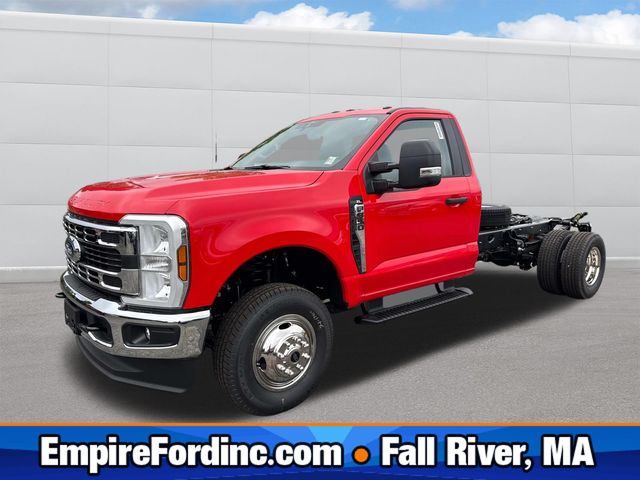 2025 Ford F-350 Super Duty Chassis Cab XL's photo