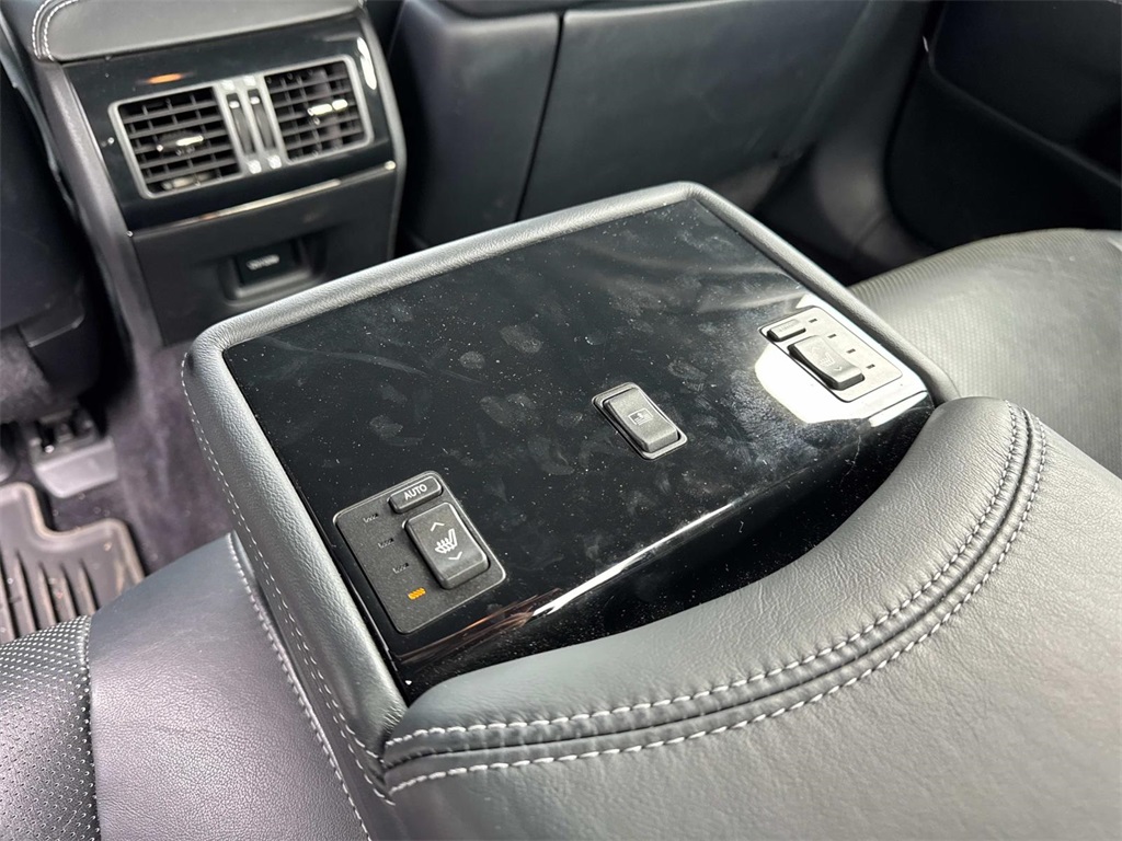 2013 Lexus LS 460 photo 16