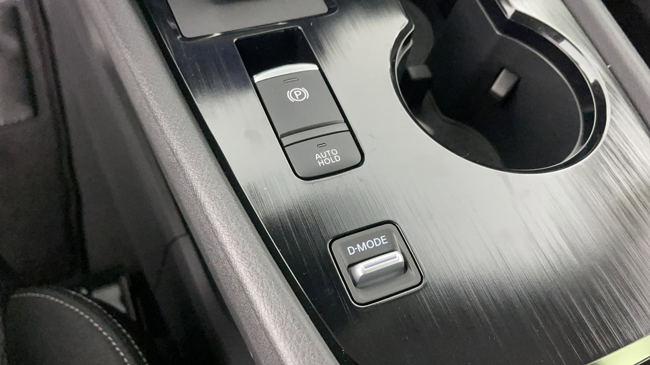 2025 Nissan Rogue SV photo 17