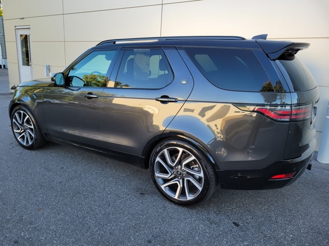 2024 Land Rover Discovery SE photo 3