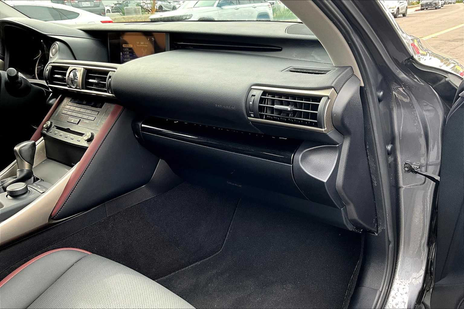 2020 Lexus IS 300 photo 18