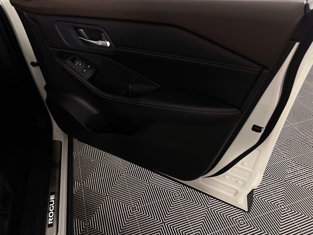 2023 Nissan Rogue SL photo 25