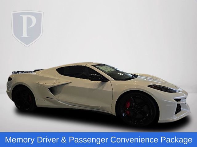 2025 Chevrolet Corvette E-Ray 2LZ photo 3