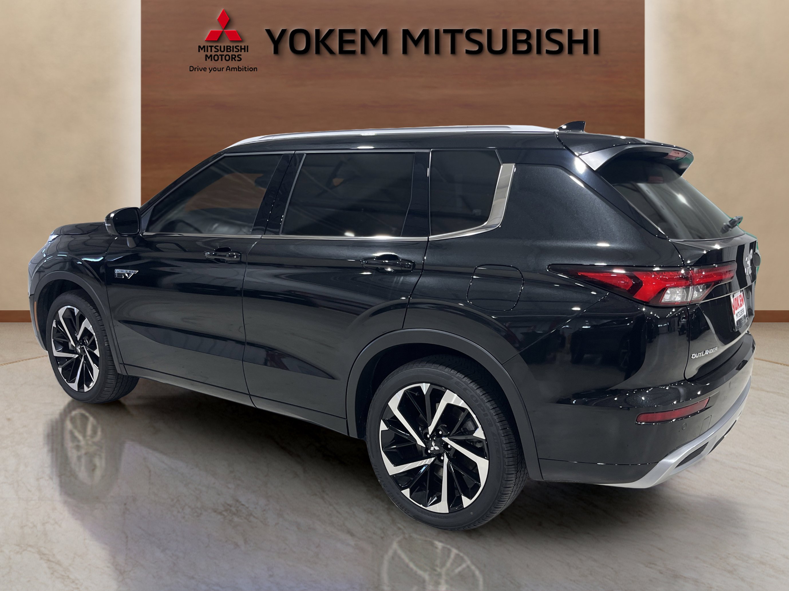 2024 Mitsubishi Outlander PHEV SEL photo 3